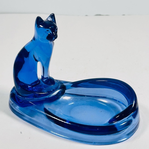 Unique Vintage Mid Century Acrylic Cat Dresser Dish Blue - Picture 6 of 8